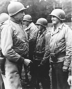 Gen Rose awards bronze Star to LTC Russell